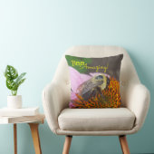 蜂は素晴らしい、蜂と紫のベニバナ クッション (椅子)