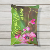 蜂オンサンゴつる植物花写真 アウトドアクッション (裏面(縦))