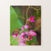 蜂オンサンゴつる植物花写真 ジグソーパズル (縦)