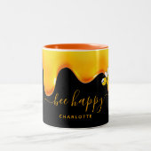 蜂ハッピーブラック可愛いバブルミツバチが蜂蜜を滴らせる ツートーンマグカップ (中央)