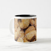 蜂蜜によって焼かれるカシューナッツ ツートーンマグカップ (正面左)
