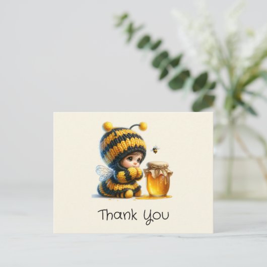 蜂蜜の衣装を着たかわいい女の子ありがとう ポストカード (スタンド正面)