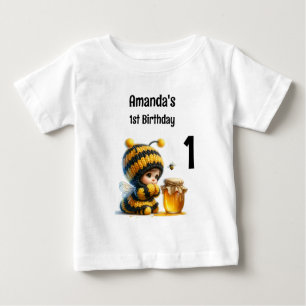蜂蜜の衣装を着たかわいい女の子1歳の誕生日 ベビーTシャツ