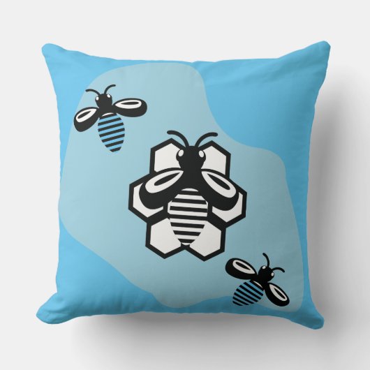 蜂飛んでいる クッション (正面)