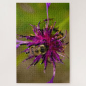 蜜蜂の美しい紫色の花の写真 ジグソーパズル (縦)