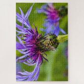 蜜蜂の美しい紫色の花 ジグソーパズル (縦)