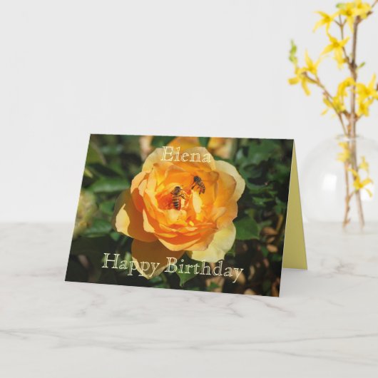 蜜蜂を持つエレナのハッピーバースデーの黄色バラ カード (黄色い花)