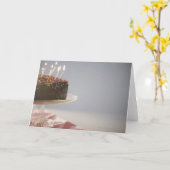 蝋燭が付いているチョコレートお誕生日ケーキの閉めて下さい カード (黄色い花)