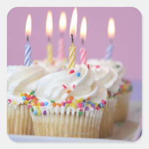 蝋燭が付いている誕生日のカップケーキの皿 スクエアシール