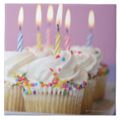 蝋燭が付いている誕生日のカップケーキの皿 タイル (正面)