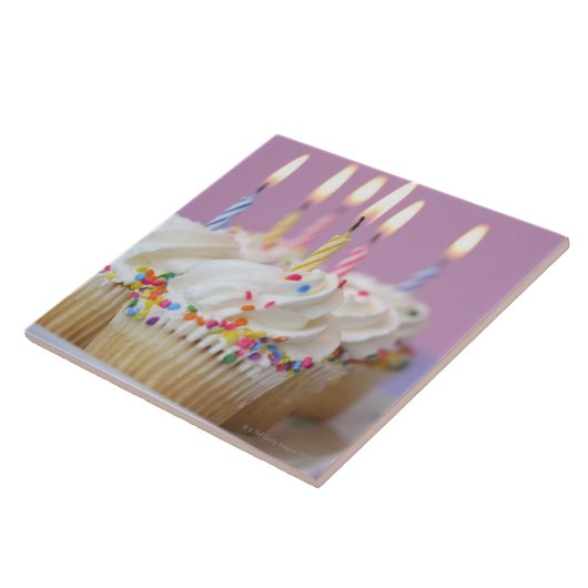 蝋燭が付いている誕生日のカップケーキの皿 タイル (側面)