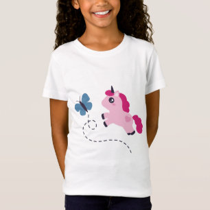 蝶々が咲く可愛いピンクのユニコーン Tシャツ
