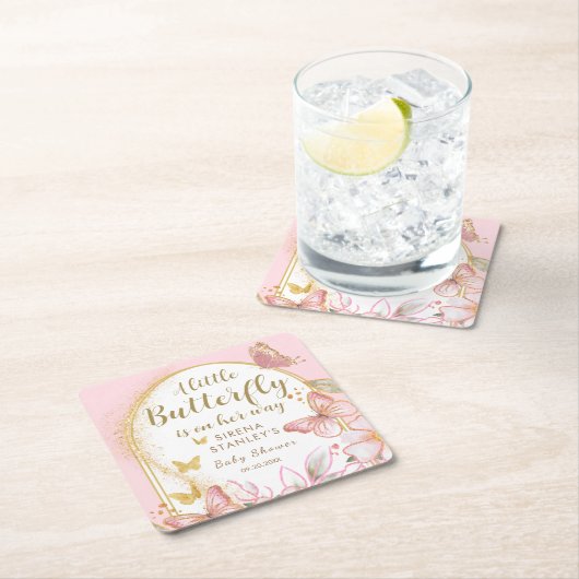 蝶々が赤ちゃんシャワーを浴びる途中にある スクエアペーパーコースター (インサイチュ)