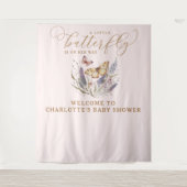 蝶々が赤ちゃんシャワーを浴びる途中にある タペストリー (正面)