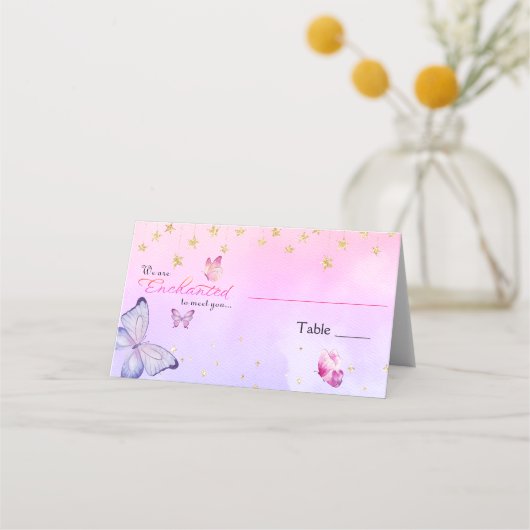 蝶々の赤ちゃんシャワーに会えて魅了されている プレイスカード (裏面)