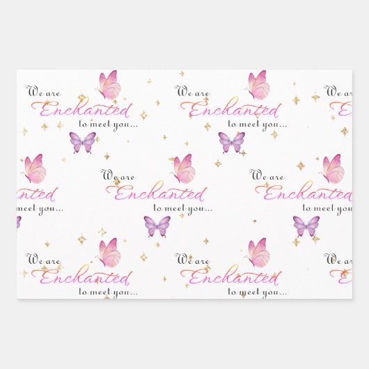 蝶々の赤ちゃんシャワーに会えて魅了されている ラッピングペーパーシート (正面)