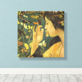 蝶々の飛行を伴う美しい若い女性 キャンバスプリント (インサイチュ (ウッドフロア))