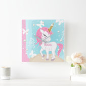 蝶々を持つ可愛い一角獣。 スクエア壁時計 (ホーム)