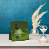 蝶々を鼻にかけたかわいいカエル フォトプラーク (インサイチュ)