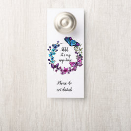 蝶および花のリースのカスタムな引用文か名前 ドアノブサイン