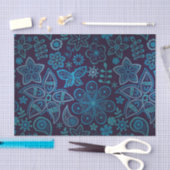 蝶が付いているかわいらしい青および海軍花パターン 薄葉紙 (クラフト)