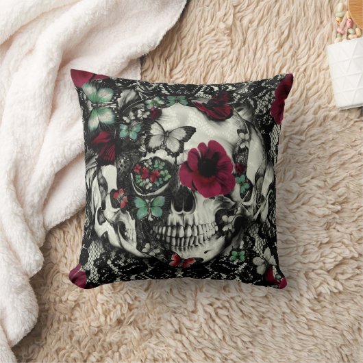 蝶が付いているビクトリアンなゴシック様式レースのスカル クッション (ブランケット)