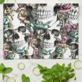 蝶が付いている下降のばら色のスカル キッチンタオル (折り畳み)