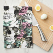 蝶が付いている下降のばら色のスカル キッチンタオル (四つ折り)