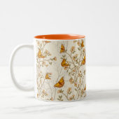 蝶が付いている花のヴィンテージパターン ツートーンマグカップ (左)