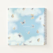 蝶が夢のような青い空に群がるパーソナライズされた ノートブック (裏面)