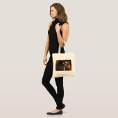 蝶が鼻に座っているかわいいキツネ トートバッグ (正面(モデル))