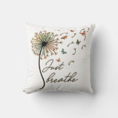 蝶でタンポポを呼吸する クッション (正面)