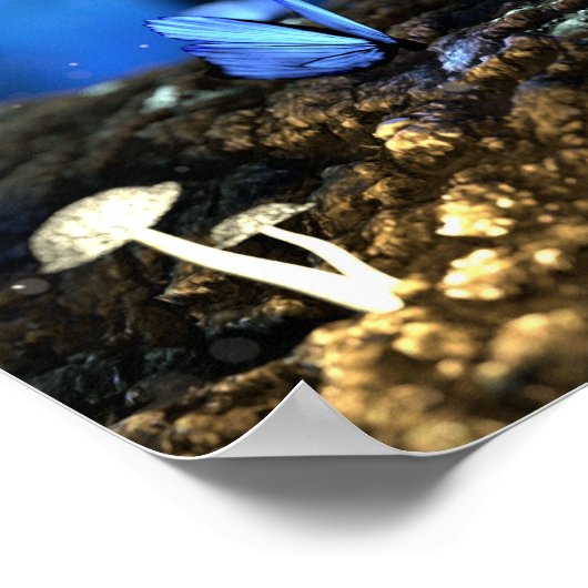 蝶とキノコを持つ魔法の妖精の森 ポスター (角)