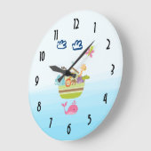 蝶とクジラをモチーフにした、キュートな動物園の動物の箱 ラージ壁時計 (傾斜)