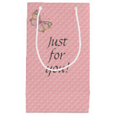 蝶とピンクのエンボス スモールペーパーバッグ (正面)