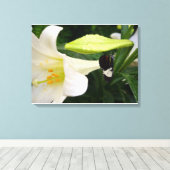 蝶とユリ キャンバスプリント (インサイチュ (ウッドフロア))