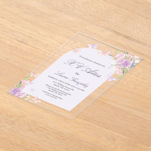 蝶とラベンダーキンセアニェラアスペインのリー アクリル招待状 (レイダウン)