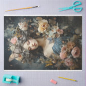 蝶とヴィンテージのドレスを着た美しい女性 薄葉紙 (クラフト)