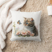 蝶と庭の猫 クッション (ブランケット)
