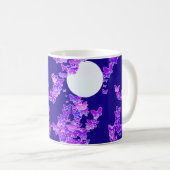 蝶と月並み – 薄紫、ダークブルー コーヒーマグカップ (正面右)