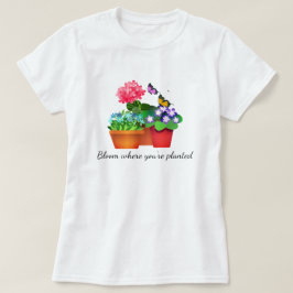 蝶と花畑の女性用Tシャツ Tシャツ