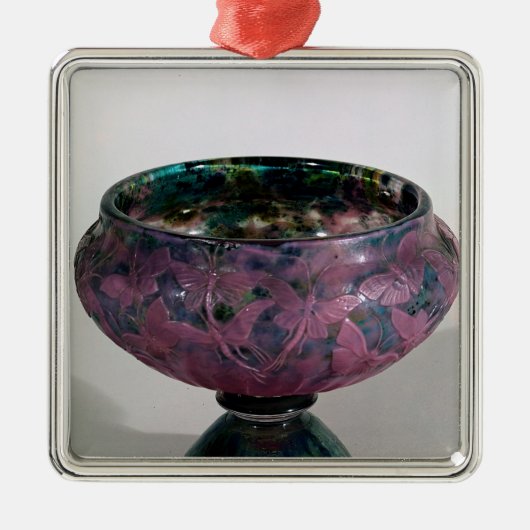 蝶と飾られ、飛ぶコップ メタルオーナメント (正面)