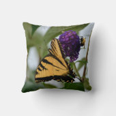 蝶と（昆虫）マルハナバチ写真自然 クッション (裏面)