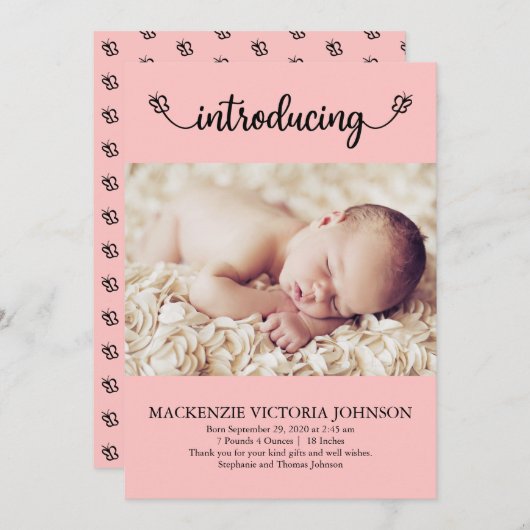 蝶のあるベビーガールの紹介ピンク誕生 案内状 (正面/裏面)