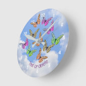 蝶のみパーソナライズされた ラウンド壁時計 (傾斜)