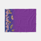 蝶の中日本のに桜の花パープル フリースブランケット (正面(横))