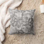 蝶の庭のてんとう虫の絵のクッションカバー クッション (ブランケット)