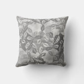 蝶の庭のてんとう虫の絵のクッションカバー クッション (裏面)