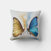 蝶の形のクッションの写真または クッション (正面)