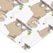 蝶の漫画と可愛い幸せなアルパカ テーブルクロス (アングル)